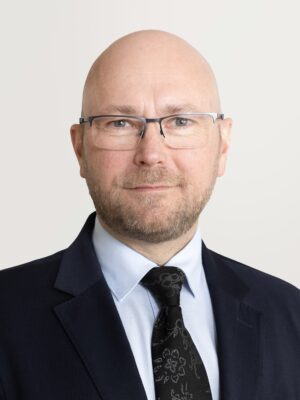 Metsäteollisuuden viestintäjohtaja Mika Mäkinen.
